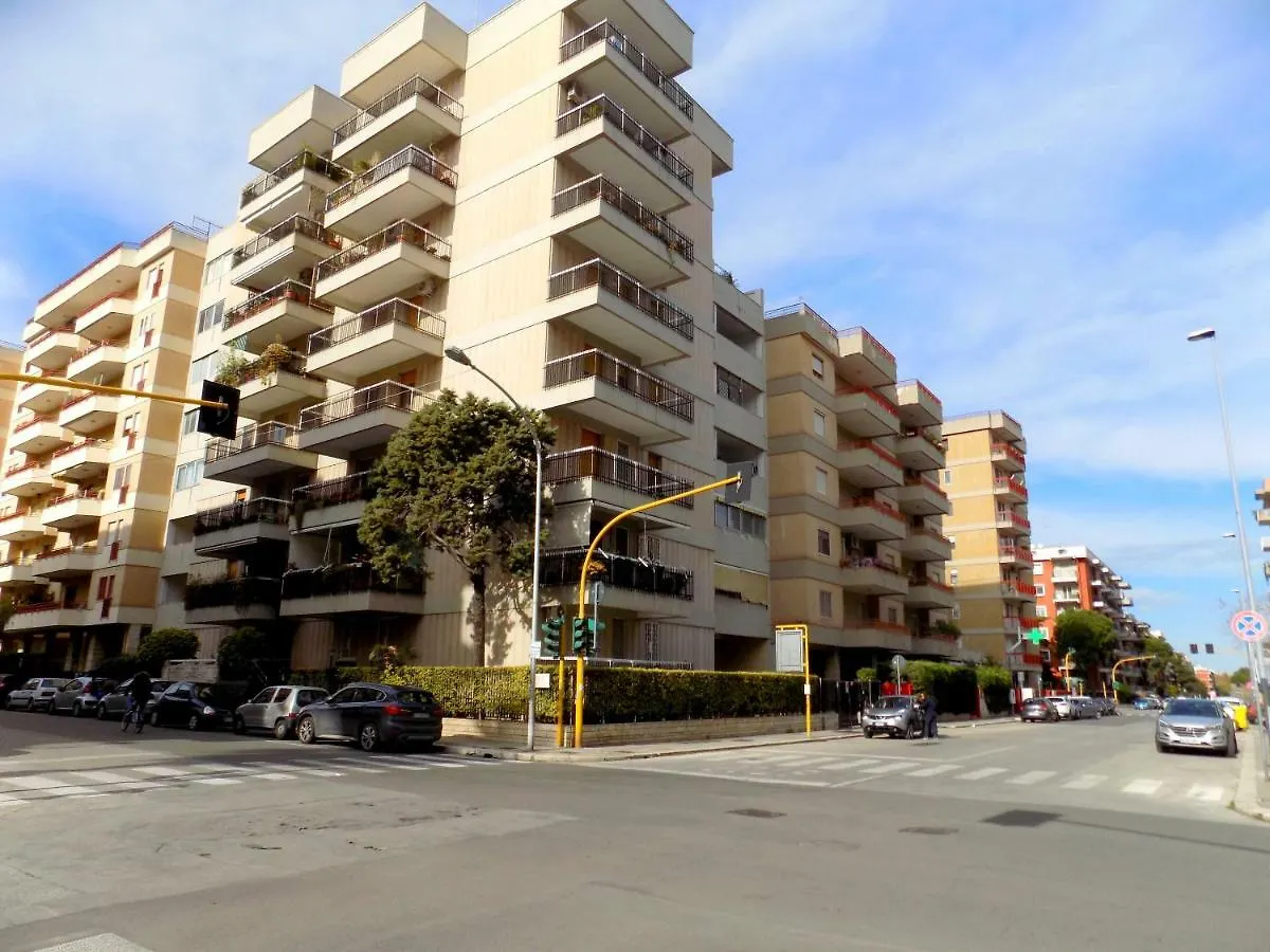 Suite 77 Bari 0*,  Italia